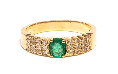 18 kt. Yellow gold - Ring - 0.30 ct Emerald - 0.12 ct Diamonds - No Reserve Price