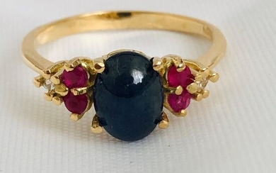 18 kt. Yellow gold - Ring - 1.88 ct Cabochon cut natural sapphire- diamonds and rubies