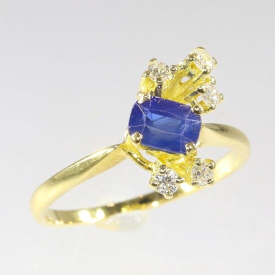 18 kt. Yellow gold - Ring Sapphire - Diamonds, Vintage 1975 - Free resizing* - NO RESERVE PRICE