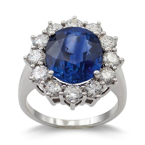 18kt white gold with sapphire ct 5,89 weight 8,5 gr.