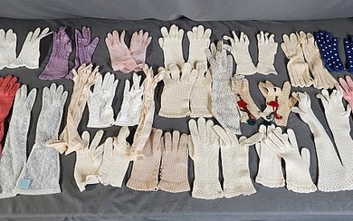 21 Pairs of Antique and Vintage Gloves c1930-1960