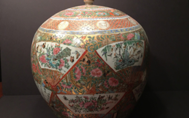 ANTIQUE Chinese Large Rose Medallion covered Jar, mid 19th century