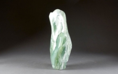 Bloc de Jade d'Afghanistan, poli. Hauteur: 44 cm. …