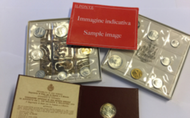 SAN MARINO Lotto di monete celebrative annuali in confezione....