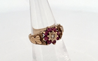 9ct Gold Vintage Ruby Ring size K 3.45g