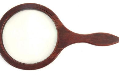 A 19TH CENTURY MAHOGANY LIBRARY MAGNIFYING GLASS