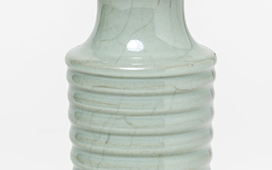 A CHINESE GUAN-TYPE PORCELAIN VASE