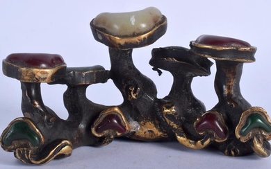 A CHINESE HARDSTONE INSET BRONZE BRUSH REST. 13 cm