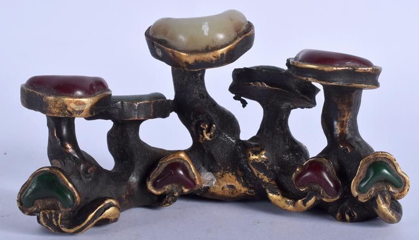 A CHINESE HARDSTONE INSET BRONZE BRUSH REST. 13 cm