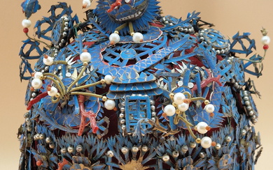 A CHINESE KINGFISHER FEATHER, CORAL AND PEARL HEAD DRESS WORKED WITH DRAGONS AND AUSPICIOUS