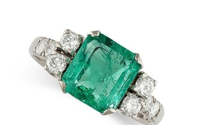 A COLOMBIAN EMERALD AND DIAMOND RING in 18ct white