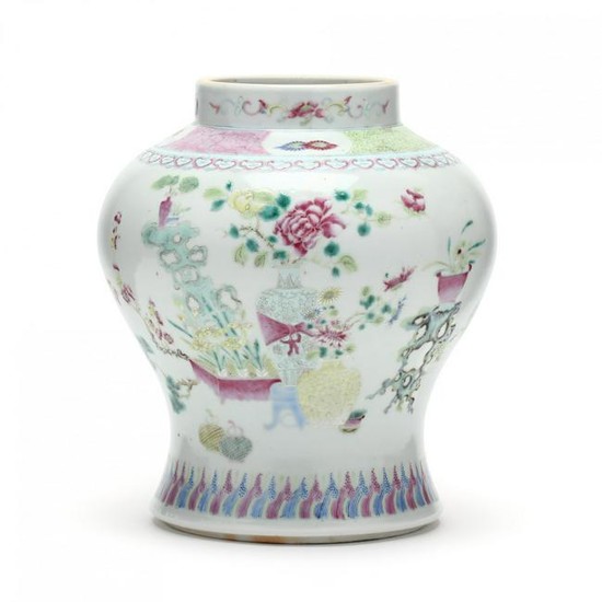 A Chinese Qing Dynasty Porcelain Vase
