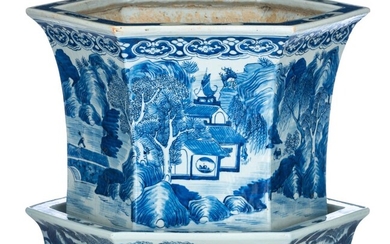 A Chinese blue and white hexagonal jardinière and matching tray, 19thC, Total H 31 cm