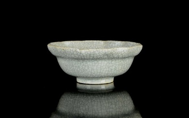 A Chinese ge-type bowl, monochrome - NO RESERVE PRICE - Porcelain - China - Qing dynasty (1644-1912, 大清)