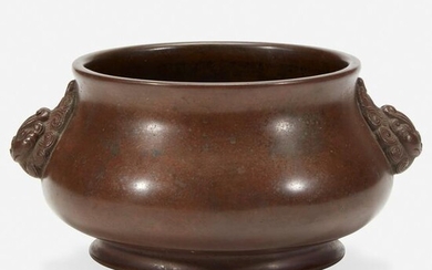 A Chinese patinated bronze circular censer 铜