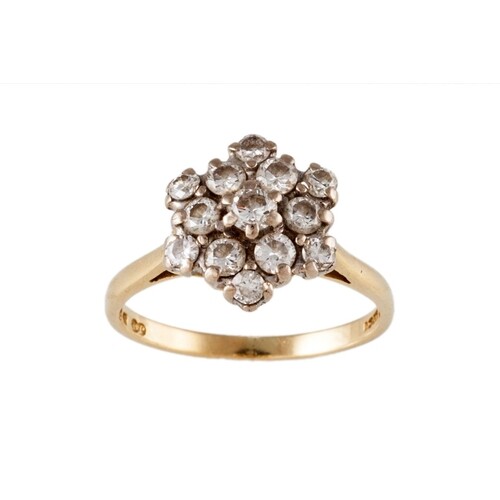 A DIAMOND CLUSTER RING, set with brilliant cut diamonds, mou...
