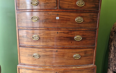 A GEORGE III MAHOGANY BOW FRONT CHEST ON CHEST,THE TWO SHORT DRAWERS TO THE TOP ABOVE SIX LONG