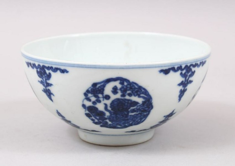 A GOOD 19TH CENTURY OR EARLIER CHINESE BLUE & WHITE