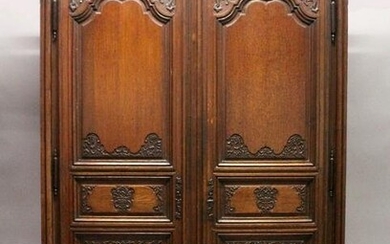 A GOOD LARGE 19TH CENTURY FRENCH OAK TWO DOOR ARMOIRE