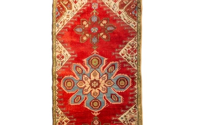 A HAND KNOTTED WOOL TURKISH RUG, LATE 19TH / EARLY 20TH CENT...