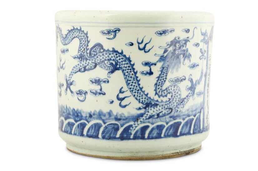 A LARGE CHINESE BLUE AND WHITE 'DRAGON' BRUSHPOT, BITONG.
