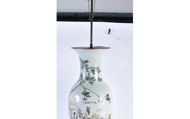 A LARGE EARLY 20TH CENTURY CHINESE FAMILLE ROSE PORCELAIN LA...