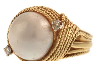 A Ladies Mabe Pearl & Diamond Ring in 18K