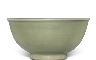 A 'Longquan' celadon-glazed 'double vajra' bowl, Ming dynasty | 明 龍泉窰青釉金剛杵紋盌