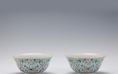 A PAIR OF FAMILLE ROSE PORCELAIN BOWLS,QING
