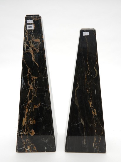 A PAIR OF LARGE 1920S FRENCH CARRERA MARBLE OBLISQUES H.52CM & 47CM