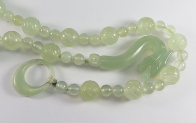 A SERPENTINE BEAD NECKLACE