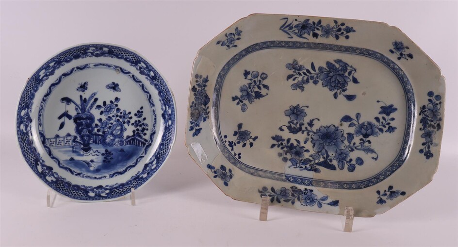 (-), A blue and white porcelain dish, China,...