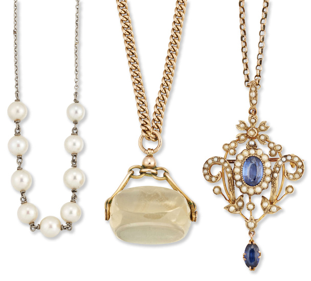 A group of jewellery, comprising: an Edwardian 9ct gold synthetic...
