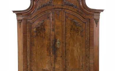 NOT SOLD. A large German Baroque walnut cupboard with ball feet. Detachable. Early 18th century. H. 245 cm. W. 205 cm. D. 77 cm. – Bruun Rasmussen Auctioneers of Fine Art