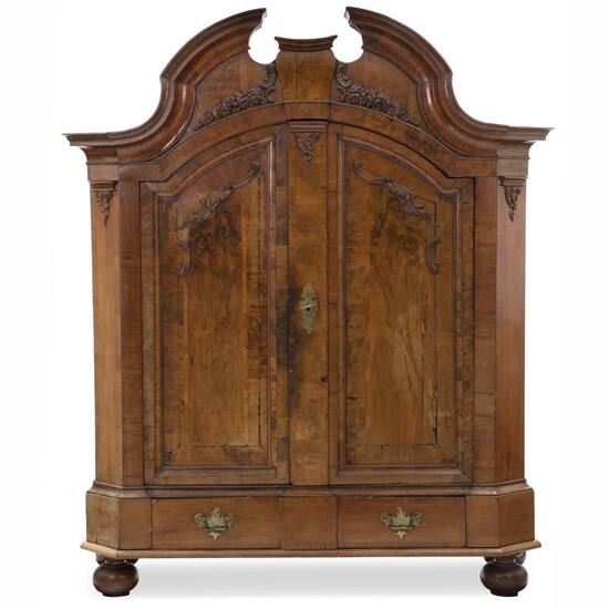 NOT SOLD. A large German Baroque walnut cupboard with ball feet. Detachable. Early 18th century. H. 245 cm. W. 205 cm. D. 77 cm. – Bruun Rasmussen Auctioneers of Fine Art