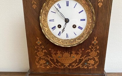 SOLD. A late Empire rosewood mantel clock. Ca. 1840. H. 34 cm. W. 26 cm. – Bruun Rasmussen Auctioneers of Fine Art