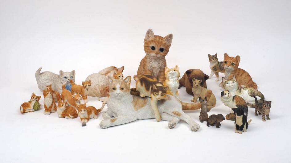 A quantity of pottery cats of a stylistically realistic nature, to include; two Royal Worcester bone china pieces, one titled 'Tabby Kitten', a Boehm kitten with factory stamp to base, an Aynsley porcelain cat design by John Aynsley with printed...