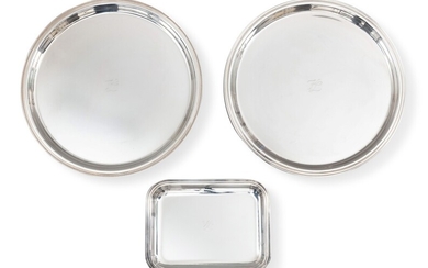 A set of three silver-plated trays monogrammed KL, Christofle, modern Lot de trois plateaux en métal argenté chiffrés KL par Christofle, moderne