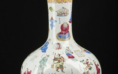 Arte Cinese A large tianchuping porcelain vase painted