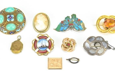 Assorted Antique & Vintage Brooches & Pendant