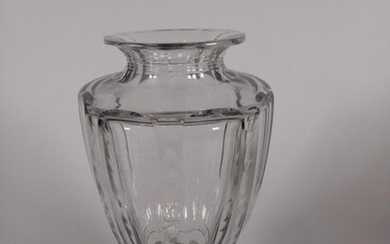 BACCARAT Vase en cristal taillé (accident... - Lot 55 - Richard Maison de ventes