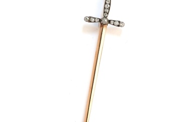 BROCHE EN DIAMANT, années 1890 conçue comme une épée, la garde et la poignée serties...