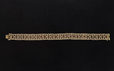 Bracelet ruban en or jaune mailles ajourées entrelacées. Pds. : 14,45 gr Long. : 20,5...