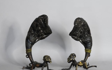 CAMEROUN Paire de cornes de buffle sculptées...