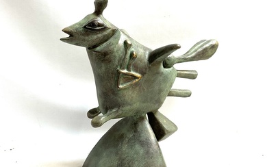 CORNEILLE [belge] (1922-2010) Oiseau Sculpture en résine à patine verte, signée H.: 29 cm