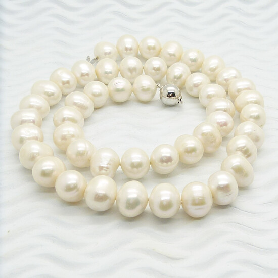 CULTURED PEARL & WHITE GOLD NECKLACE.