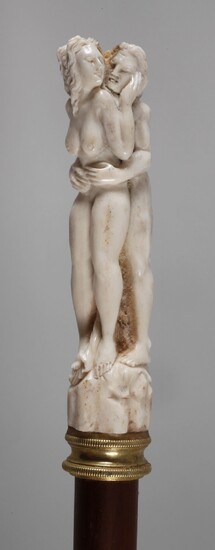 Canne ErotikaDébut du 20e siècle, poignée sculptée de manière figurative en corne de cerf représentant...