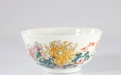 Chine bol en porcelaine de la famille rose décor floral