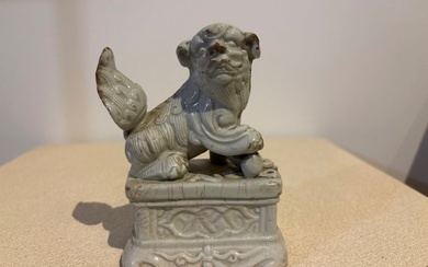 Chinese Foo Dog - joss stick holder - Porcelain - China - Qing Dynasty (1644-1911)