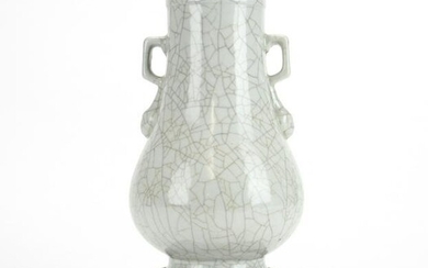 Chinese Ge-type Porcelain Vase